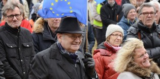 Ekkert slakað á klónni á Austurvelli Ekkert slakað á klónni á Austurvelli