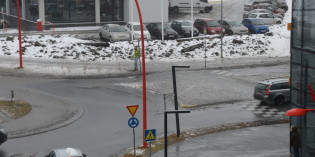 Fauk svo sjálfur út í veður og vind Fauk svo sjálfur út í veður og vind